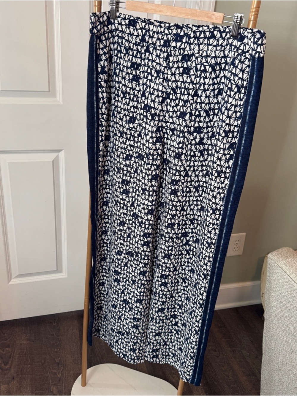 NIC+ZOE Navy and White Geometric Print Pants